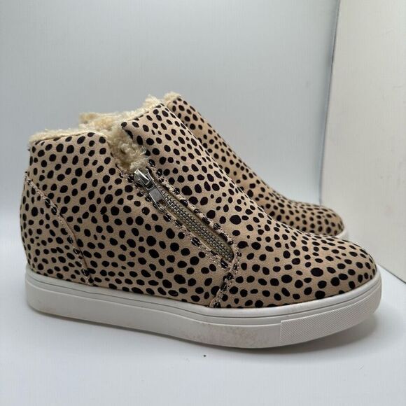 CUSHIONAIRE Women's Cozy Hidden Wedge Sneaker 7 CHEETAH - Picture 1 of 7